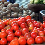 چینی کے بعد ٹماٹروں کی قیمت کو پر لگ گئے، قیمت 200روپے تک پہنچ گئی