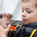 آئی فون میں بچوں کی نگرانی کیلئے نیا فیچر متعارف کرانے کی تیاریاں
