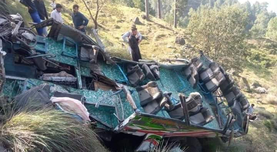 راولا کوٹ، راولپنڈی جانے والی بس کھائی میں گرگئی، 18افراد جاں بحق