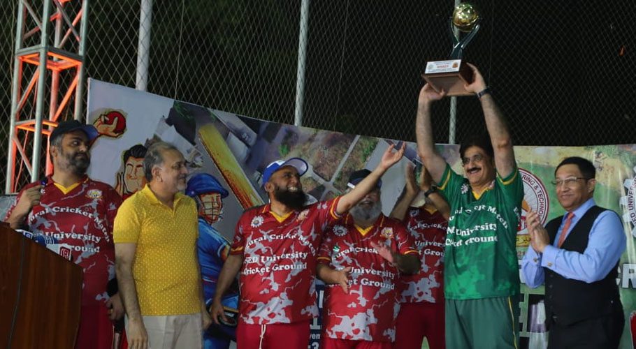 وزیر اعلیٰ سندھ کی شاندار بیٹنگ کی بدولت NEDالمنائی نے ٹرافی جیت لی