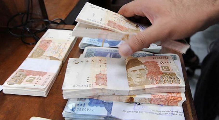 ایمان کا جذبہ، شہری سڑک سے ملنے والے 30لاکھ تھانے لے کرپہنچ گیا