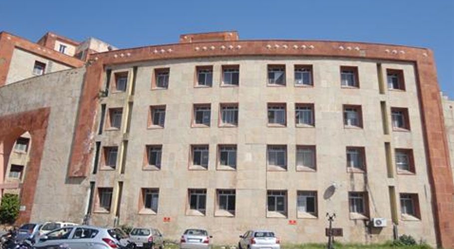 محکمہ تعلیم کالجز نے بایو میٹرک مشین نہ خریدنے والوں کو بلیک میل کرنا شروع کردیا