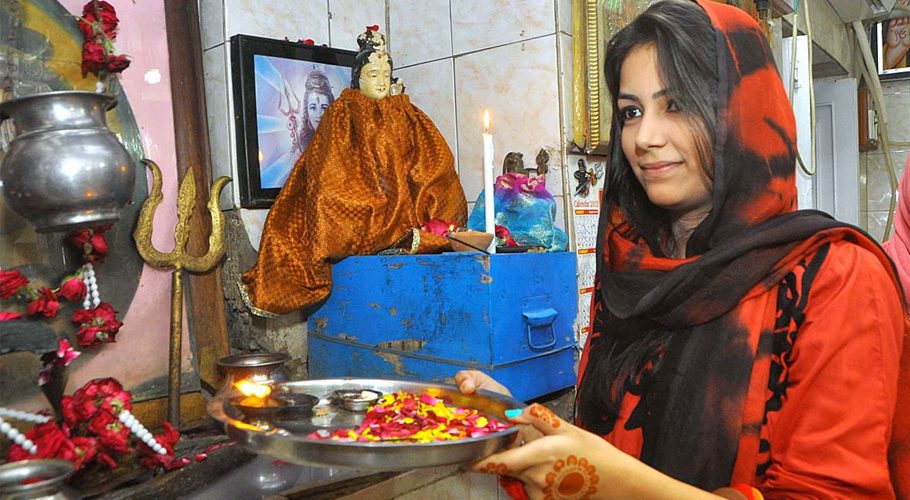 ہندو برادری دیوالی کا تہوار مذہبی جوش و جذبے سے آج منا رہی ہے