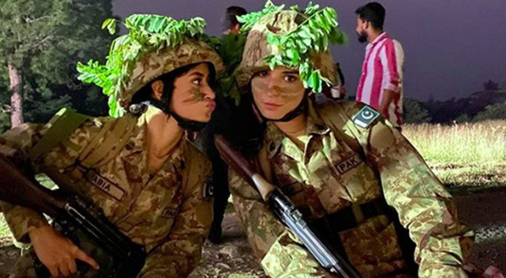 صنفِ آہن سے اداکارہ سجل علی کی فوجی لباس میں نئی تصویر وائرل