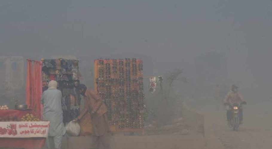 لاہور ہائیکورٹ کا سموگ کے باعث نجی دفاتر کو عملے کی حاضری نصف کرنے کا حکم