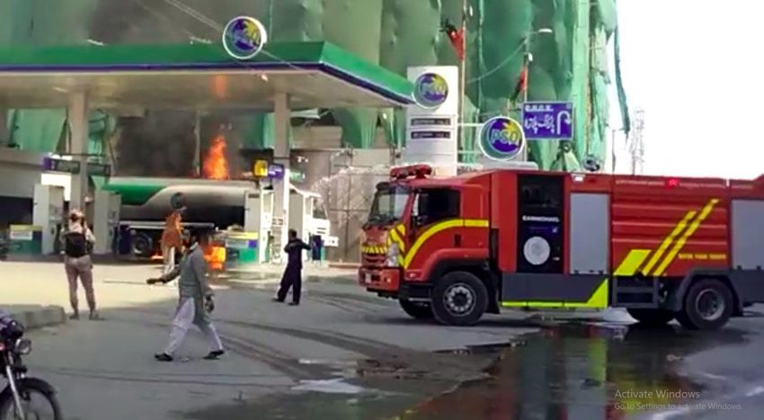 Oil tanker catches fire in Karachi’s Saddar area