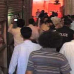 کراچی کی جامع کلاتھ مارکیٹ پر کسٹمز کا چھاپہ، تاجروں کا پتھراؤ، 2افراد زخمی
