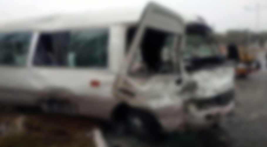 جہلم، مسافر بس پل سے نیچے گر گئی،2 طالبات سمیت 3افراد جاں بحق