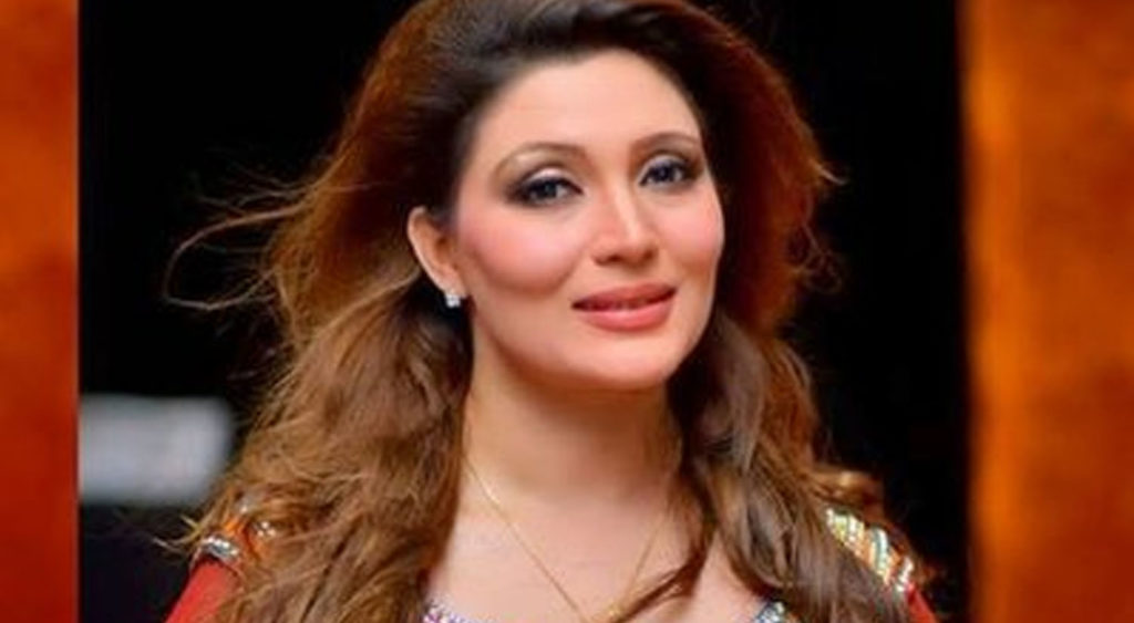 کپڑے بدلنے کی ویڈیو لیک، اداکارہ خوشبو کے خلاف مقدمہ درج