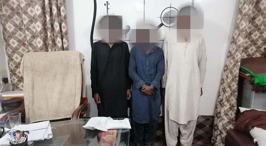 کراچی، تاجر سے رقم اینٹھنے والے 3 بھتہ خور گرفتار، 2 لاکھ برآمد
