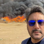 منشیات جلانے پر سیلفی مہنگی پڑ گئی، عدنان صدیقی پر میمز کی بھرمار