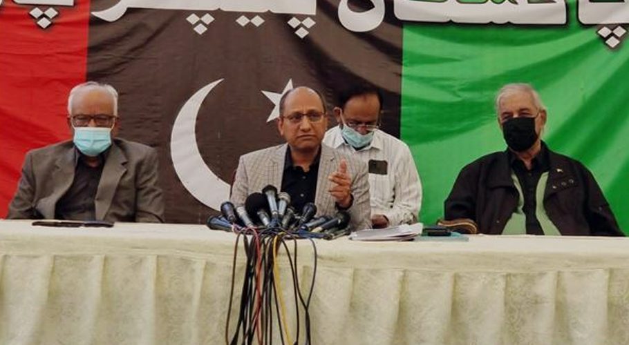Saeed Ghani holding a press conference in Karachi