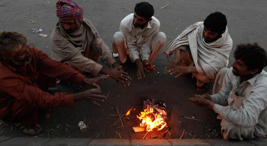 کراچی میں سالِ نو کی سرد ترین رات، پارہ 10 ڈگری سے بھی گر گیا