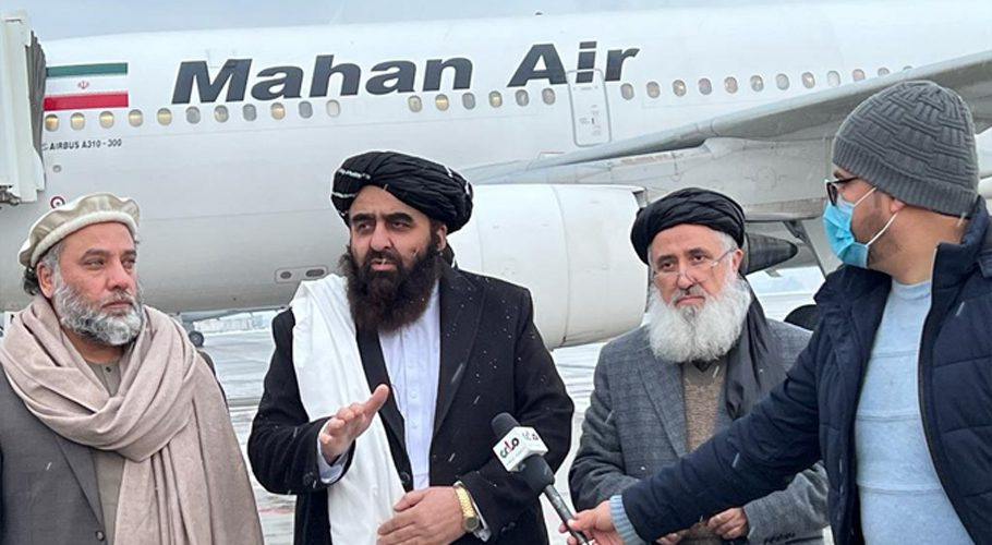 افغان وزیر خارجہ کی پناہ گزینوں کے مسائل پر تبادلۂ خیال کیلئے ایران آمد