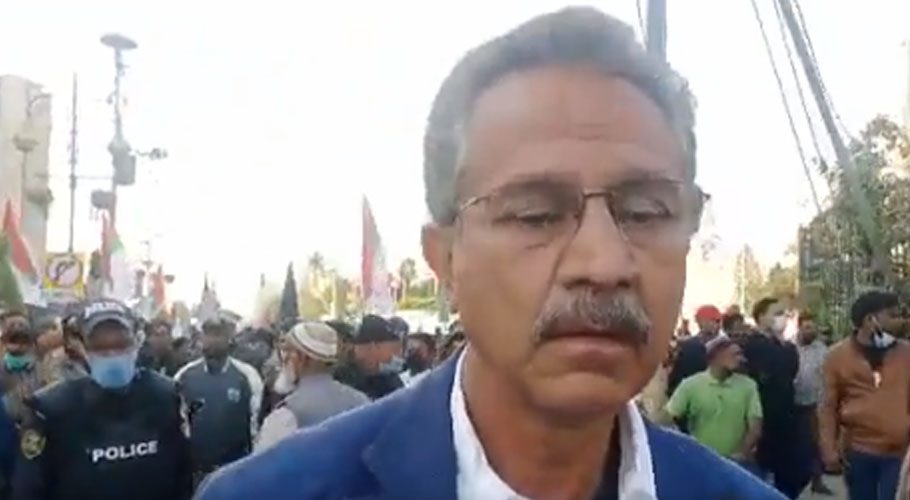 Video of Wasim Akhtar escaping from police leash becomes viral