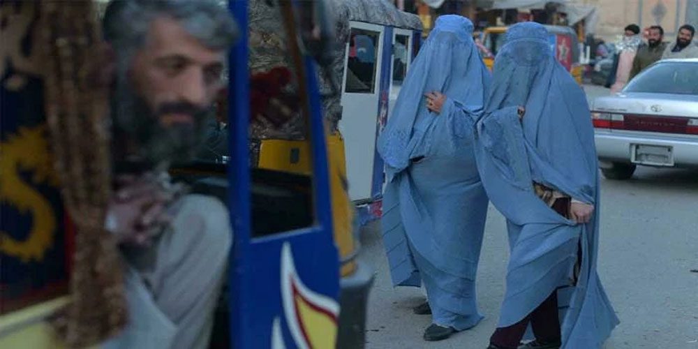 خواتین ہر صورت میں خود کو ڈھانپ کر نکلیں۔ افغان طالبان