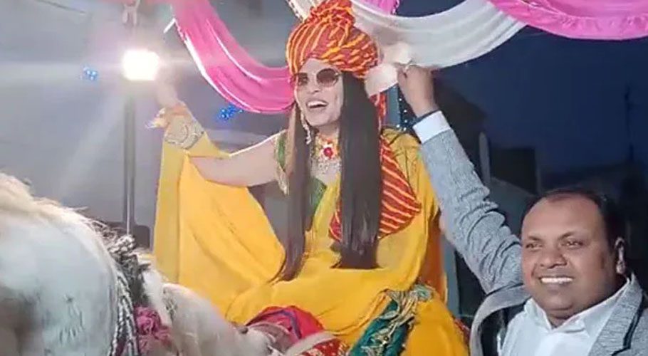 رواج تبدیل، دلہن گھوڑے پر اپنی بارات لے کر دُلہا کے گھر پہنچ گئی