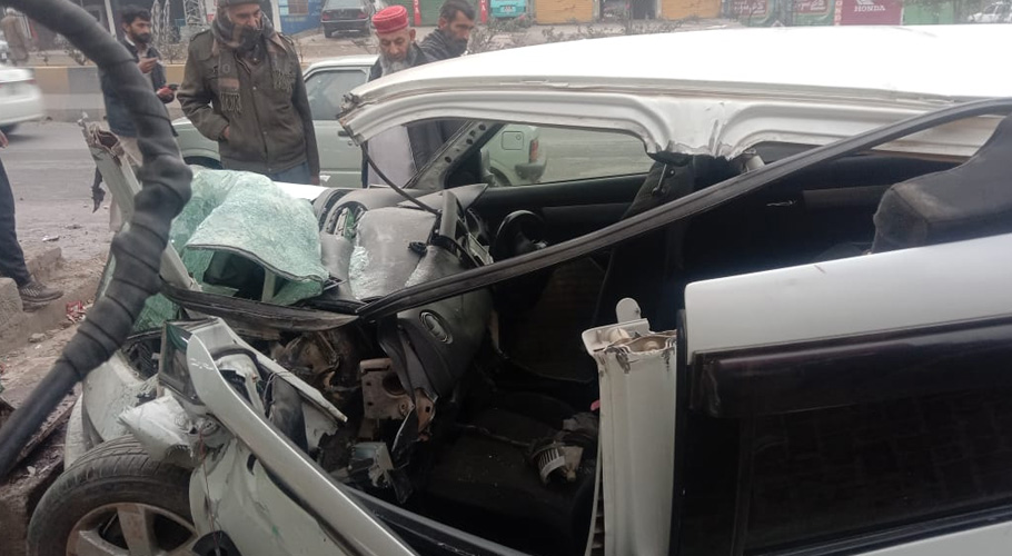 اسلام آباد سے مری جانے والی گاڑی کا تصادم، 4 افراد جاں بحق