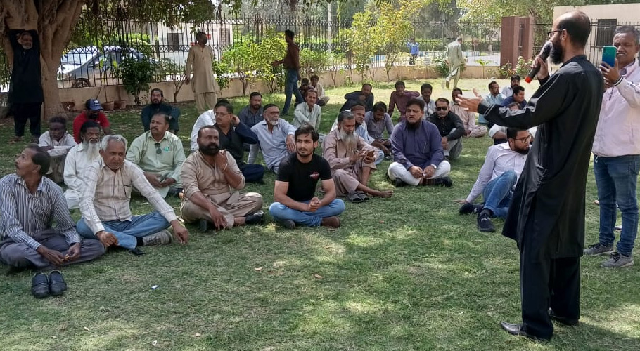 جامعہ کراچی مشترکہ گروپس کمیٹی کے تحت وی سی آفس کے سامنے احتجاجی مظاہرہ