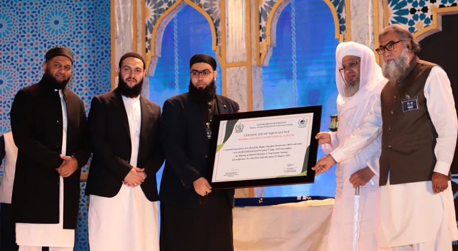 جامعہ بنوریہ عالمیہ غیرملکی طلبہ کانووکیشن،73غیرملکی طلبہ کو دستار فضلیت دیدی گئی
