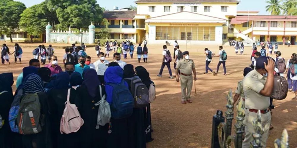 Hijab-clad students denied entry into Karnataka school; faceoff erupts between parents & teacher