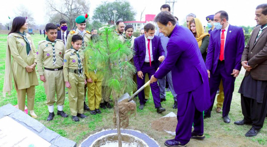 ملک کے بہتر مستقبل کیلئے ہر خاندان کو کم از کم 5درخت لگانا ہونگے۔وزیراعظم