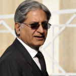 ہارس ٹریڈنگ، اراکینِ اسمبلی ٹکٹ لیں یا پیسے، یہ سودے بازی ہے۔اعتزاز احسن