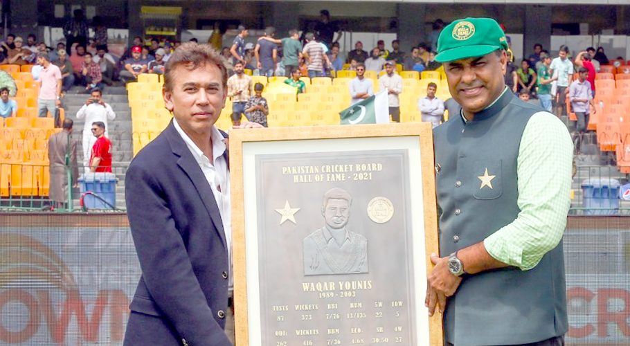 Waqar Younis formally inducted into the PCB Hall of Fame