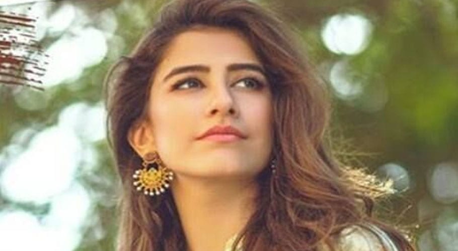 سائرہ یوسف ڈرامے کے سیٹ پر بیٹی کے ساتھ کیسے وقت گزارتی ہیں؟ تصویر وائرل