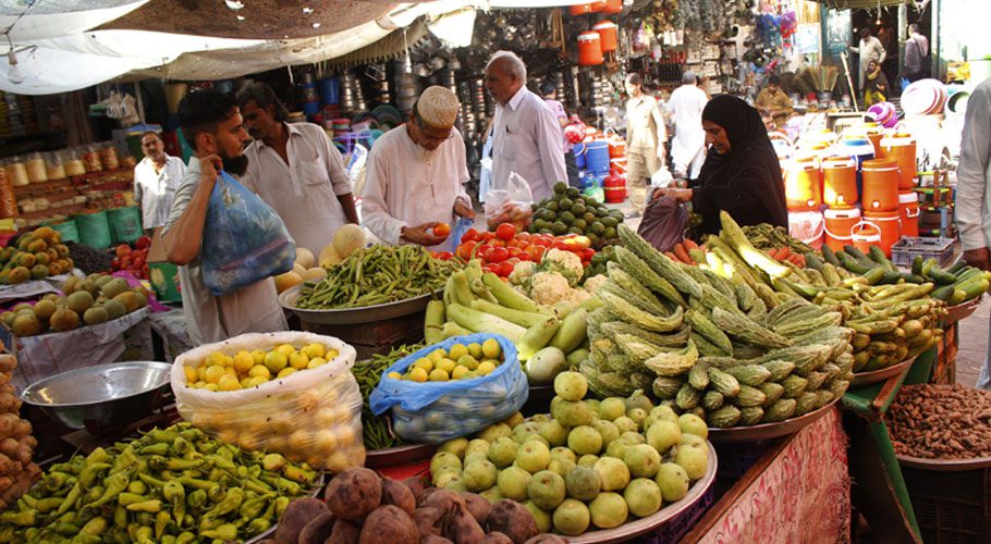 رمضان کی آمد،پھل، دالیں، بیسن، چنے اور مصالحے مزید مہنگے، شہری پریشان