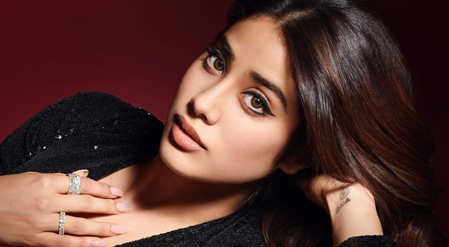 janhvi kapoor bold photos
