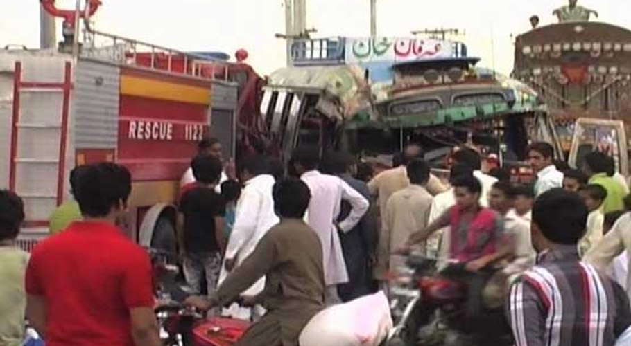 منڈی بہاؤ الدین میں تیز رفتار مسافر بس الٹ گئی، 3مسافر جاں بحق، 31زخمی