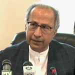 سابق وزیر خزانہ حفیظ شیخ کراچی پہنچ گئے، حکومت میں عہدہ ملنے کا امکان