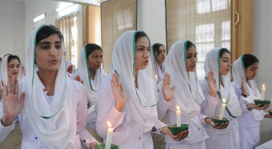 دُنیا بھر میں طبی خدمات انجام دینے والی نرسوں کا عالمی دن آج منایا جارہا ہے
