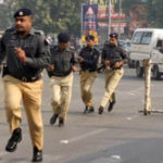 لاہور میں تحریکِ انصاف کے خلاف کریک ڈاؤن، فائرنگ سے کانسٹیبل شہید