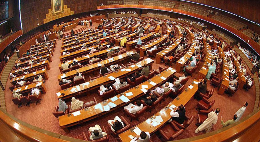قومی اسمبلی میں دہری شہریت والوں سے ووٹ کا حق واپس لینے کا بل پیش