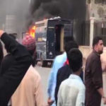 نمائش چورنگی پر تحریک انصاف کا احتجاج، صورتحال کشیدہ، 2افراد جاں بحق