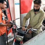 ماہرین کا پیٹرولیم مصنوعات پر سبسڈی ختم کرکے قیمتیں بڑھانے کا مطالبہ