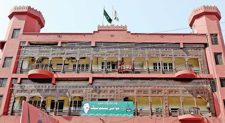 لال حویلی پر پولیس کا چھاپہ،7 افراد کو گرفتار کرلیا گیا