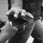 کراچی میں بینک کے باہر ڈکیتی کی بڑی واردات، ملزمان 30 لاکھ روپے لوٹ کر فرار