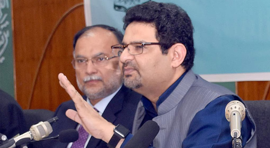 پٹرولیم مصنوعات کی قیمتیں انٹرنیشنل مارکیٹ میں اضافے کے باعث بڑھائیں: مفتاح