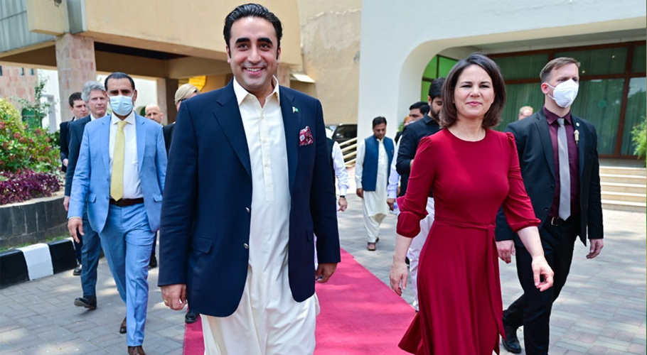 جرمن وزیرِ خارجہ انالینا بیئربوک پاکستان پہنچ گئیں