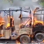 پیٹرول کی قیمتیں آسمان پر، رکشہ ڈرائیوروں نے 2رکشوں کو آگ لگادی