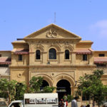 کراچی کینٹ اسٹیشن پر پولیس گردی، مسافروں کو گھیر کر بد ترین تشدد
