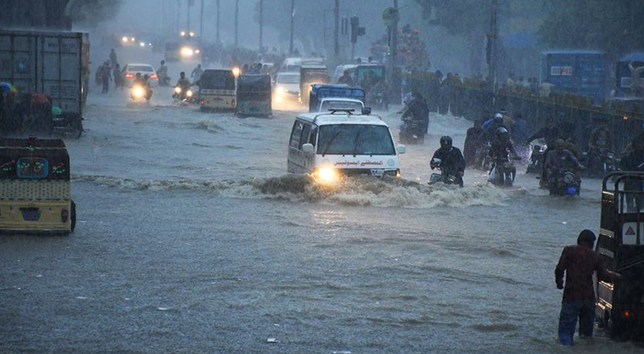 شہر قائد میں آندھی اور موسلا دھار بارش کا خطرہ ٹل گیا