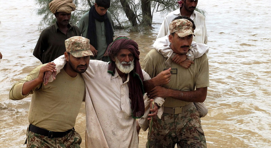 متاثرہ علاقوں میں سیلاب کی تباہ کاری سے نمٹنے کیلئے فوج کی امدادی سرگرمیاں