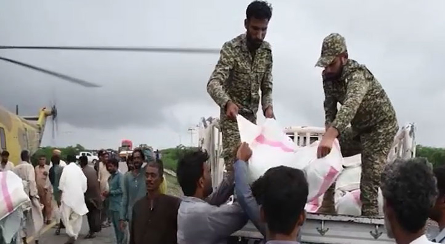 بلوچستان اور سندھ میں بارش سے تباہی، پاک بحریہ کا ریلیف آپریشن جاری
