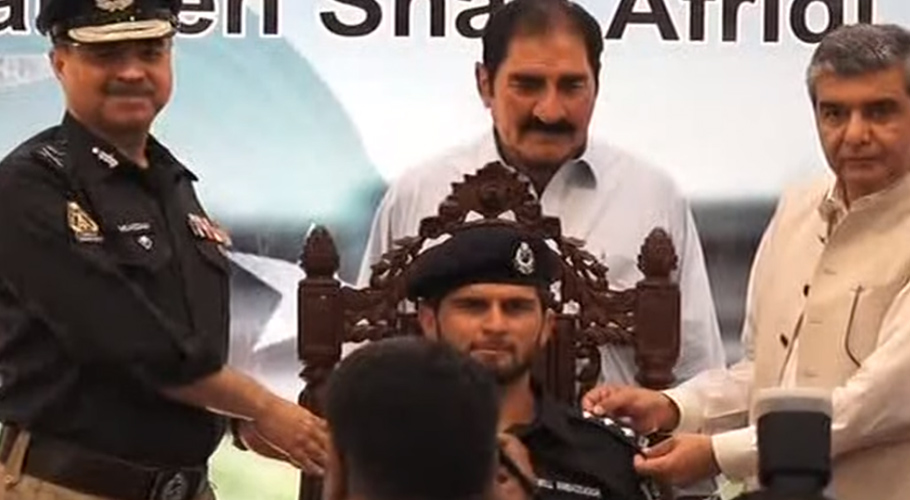 شاہین شاہ آفریدی پولیس کے سفیر مقرر، اعزازی ڈی ایس پی کا عہدہ مل گیا