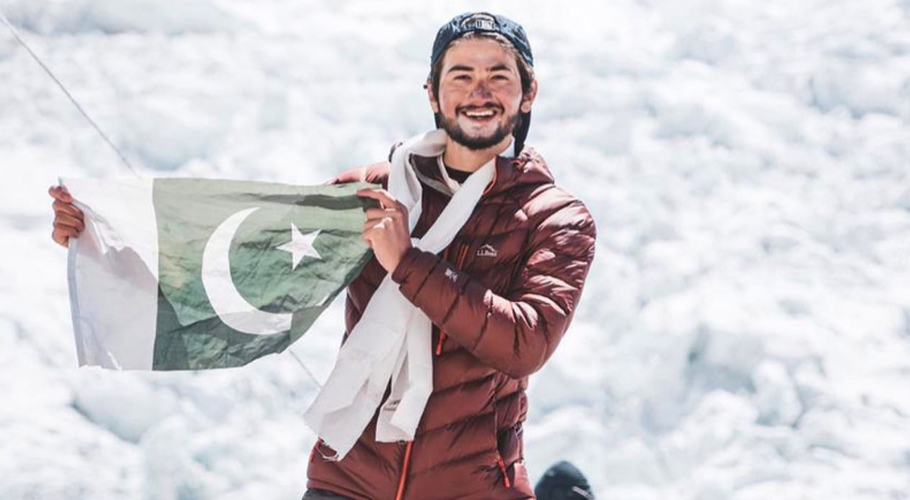 پاکستان کے کمسن ترین کوہ پیما کا اعزاز، شہروز کاشف نے نانگا پربت سرکرلی