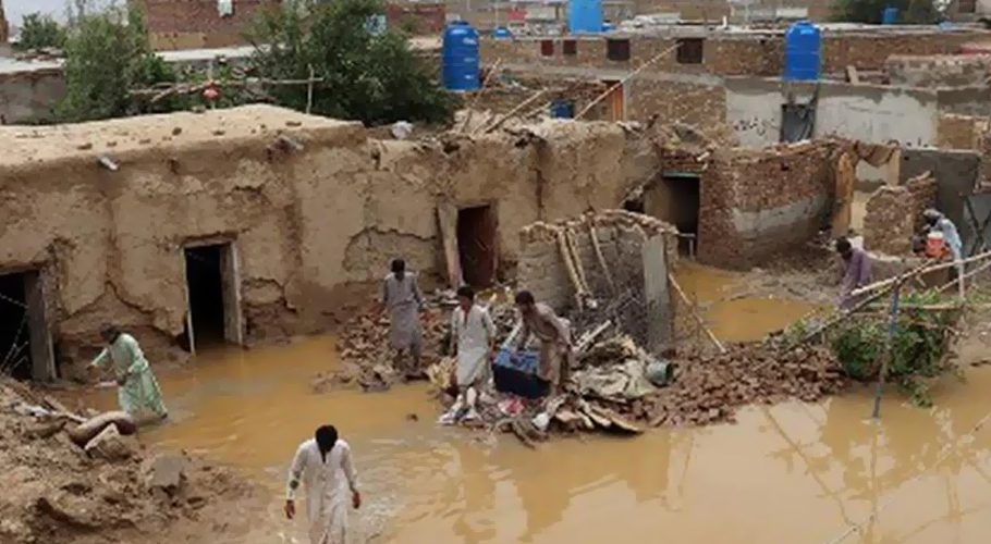 سیلاب متاثرین کیلئے پاک فوج کے افسران اور وفاقی کابینہ کاایک ماہ کی تنخواہ دینے کا اعلان